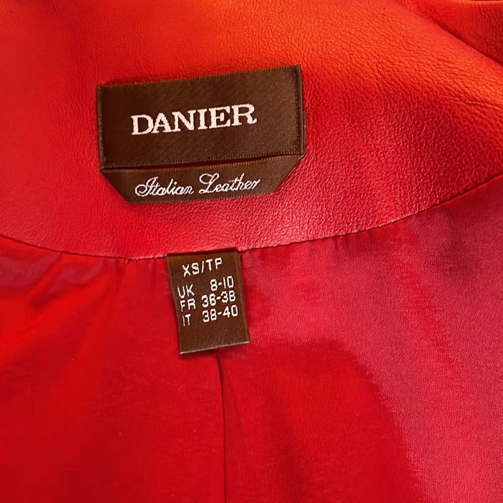 Danier Italian Leather Lamb’s skin jacket - Picture 5 of 10